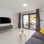 Elegantes Apartment Im Villenviertel Nur 10 Minuten Zum Strand