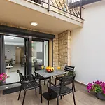 Elegantes Apartment Im Villenviertel Nur 10 Minuten Zum Strand
